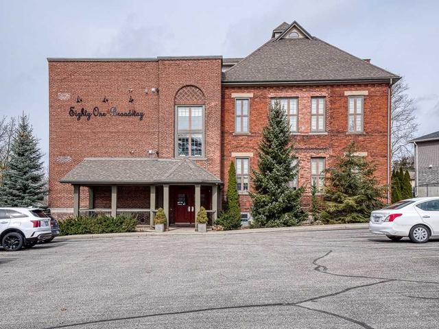 333 - 81 Broadway St