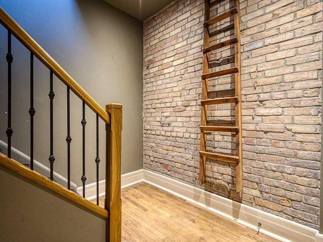 333 - 81 Broadway St