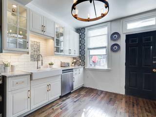 263 Macnab St N