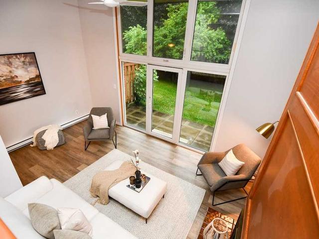 17 - 10 Champlain Cres