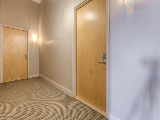 410 - 404 King  St W