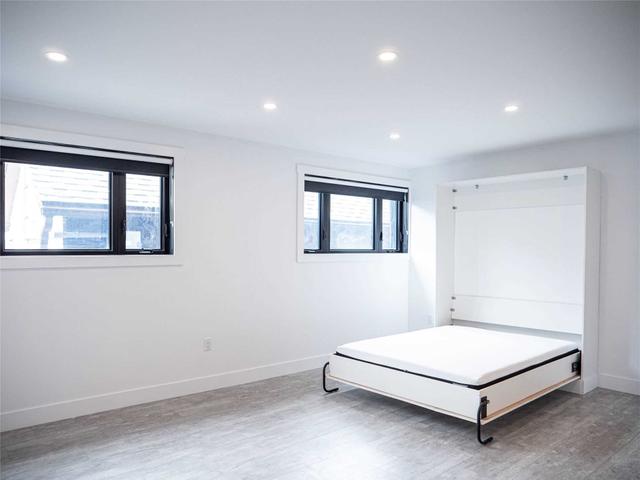 Unit 4 - 284 James St N