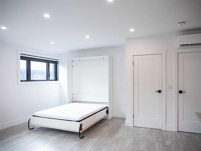 Unit 4 - 284 James St N