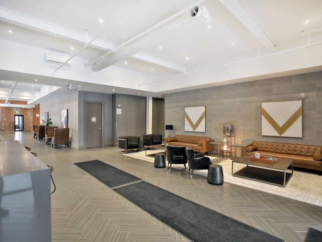 315 - 220 Dundurn St S