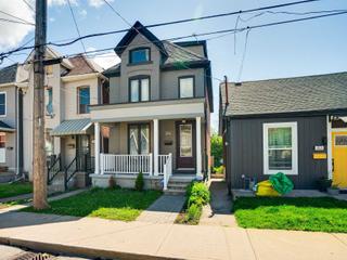 354 John St N
