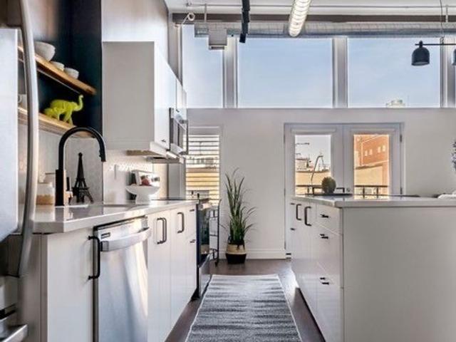 209 - 276 King St W