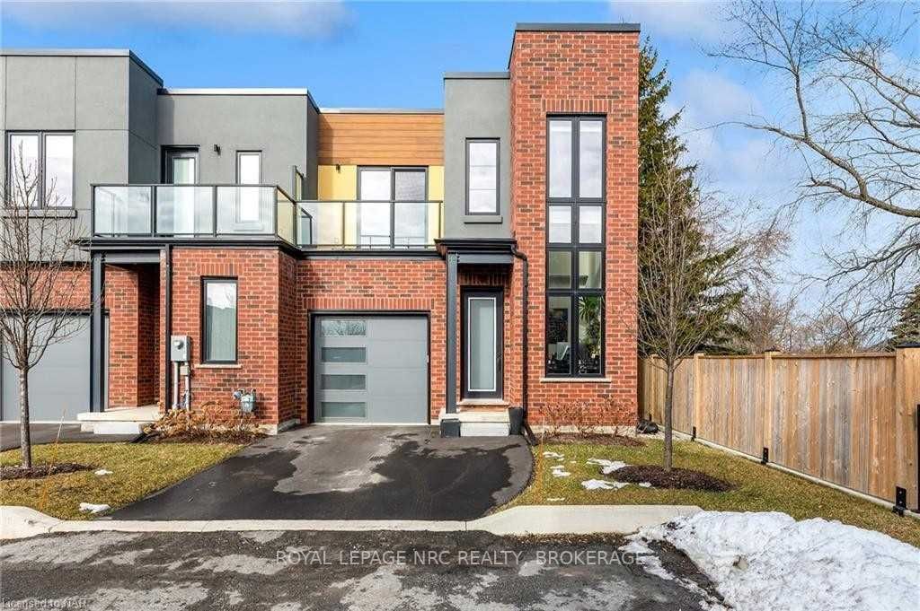 13 1465 Station St, Fonthill For Sale 969,900 Condos.ca