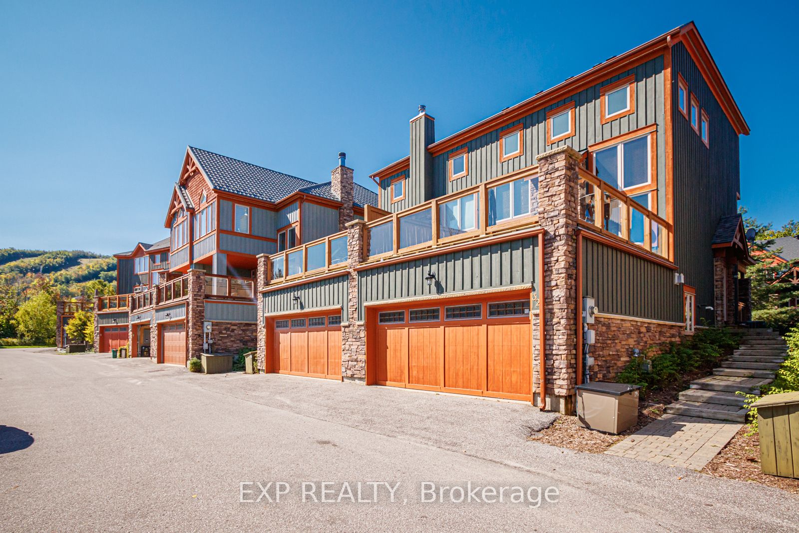32 214 Blueski Cres, The Blue Mountains For Sale