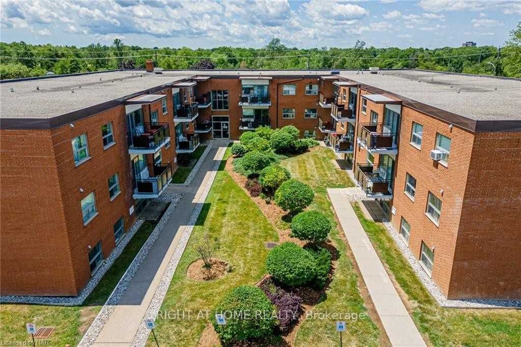 209 242 Oakdale Ave, St. Catharines For Sale 339,900 Condos.ca