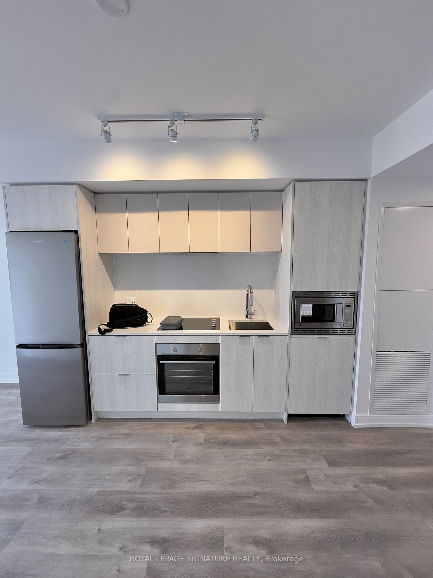 432 1 Jarvis St, Hamilton Leased, X8123926 Condos.ca