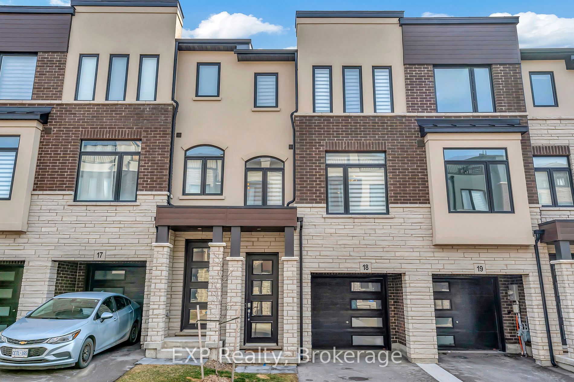 Curated visual reference: Visual Reference: 18 314 Equestrian Way Cambridge Sold X8159302