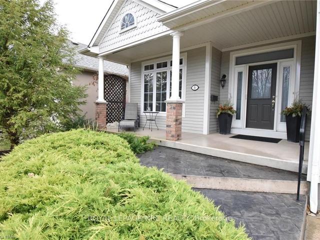 8 OARSMAN Cres