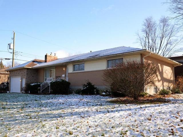 11 Ross St