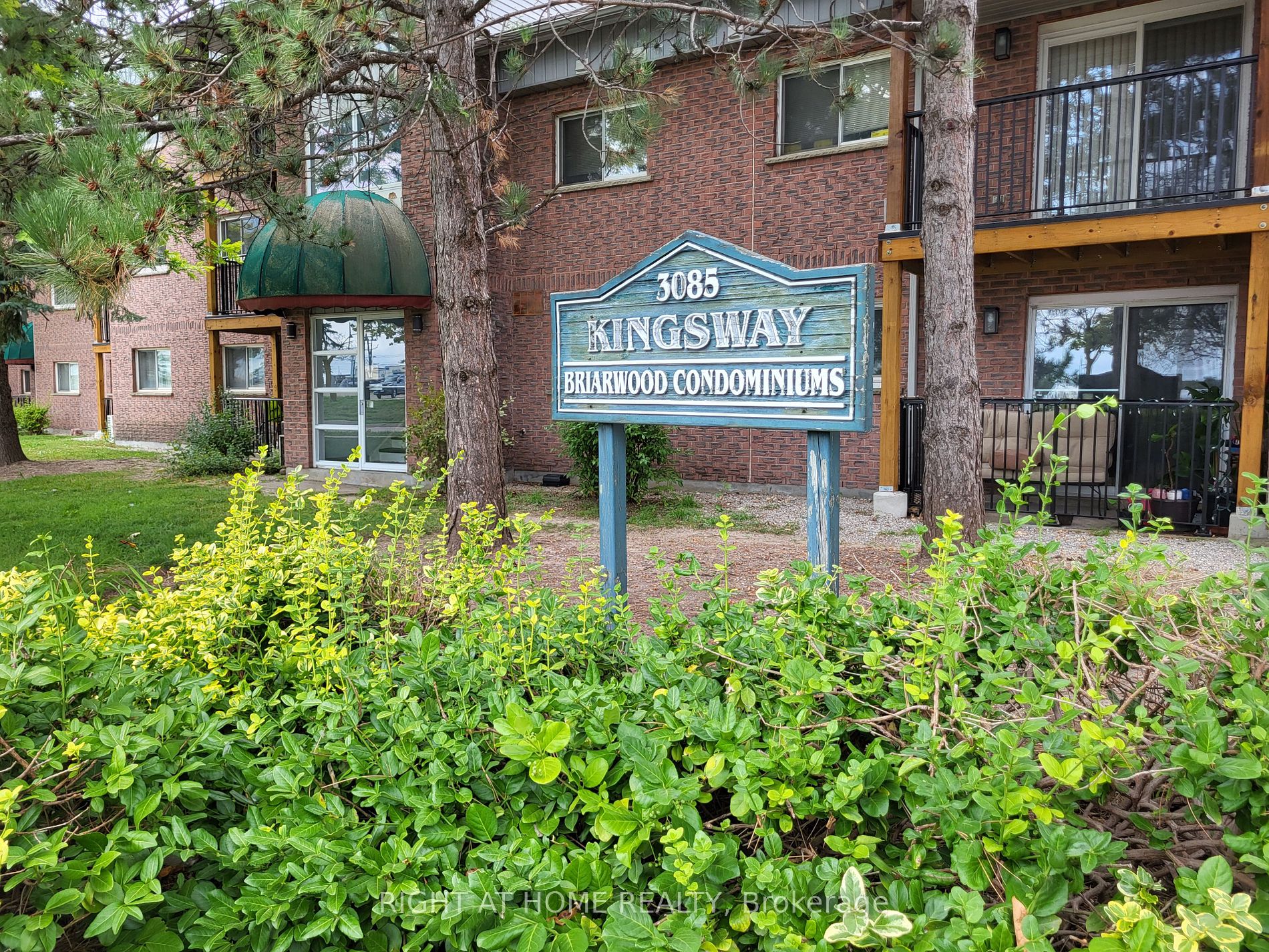 54 3085 Kingsway Dr, Kitchener For Sale 439,888 Condos.ca