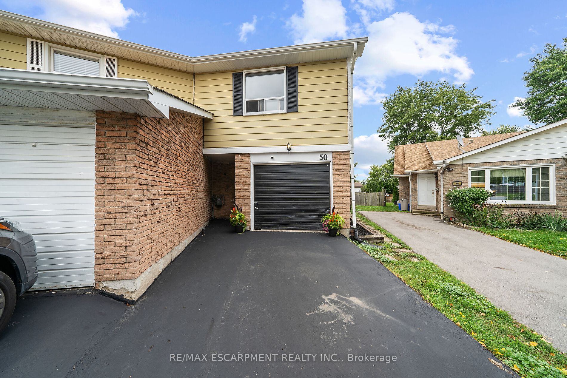 50 Golden Orchard Dr, Hamilton Sold, X9371683 Condos.ca