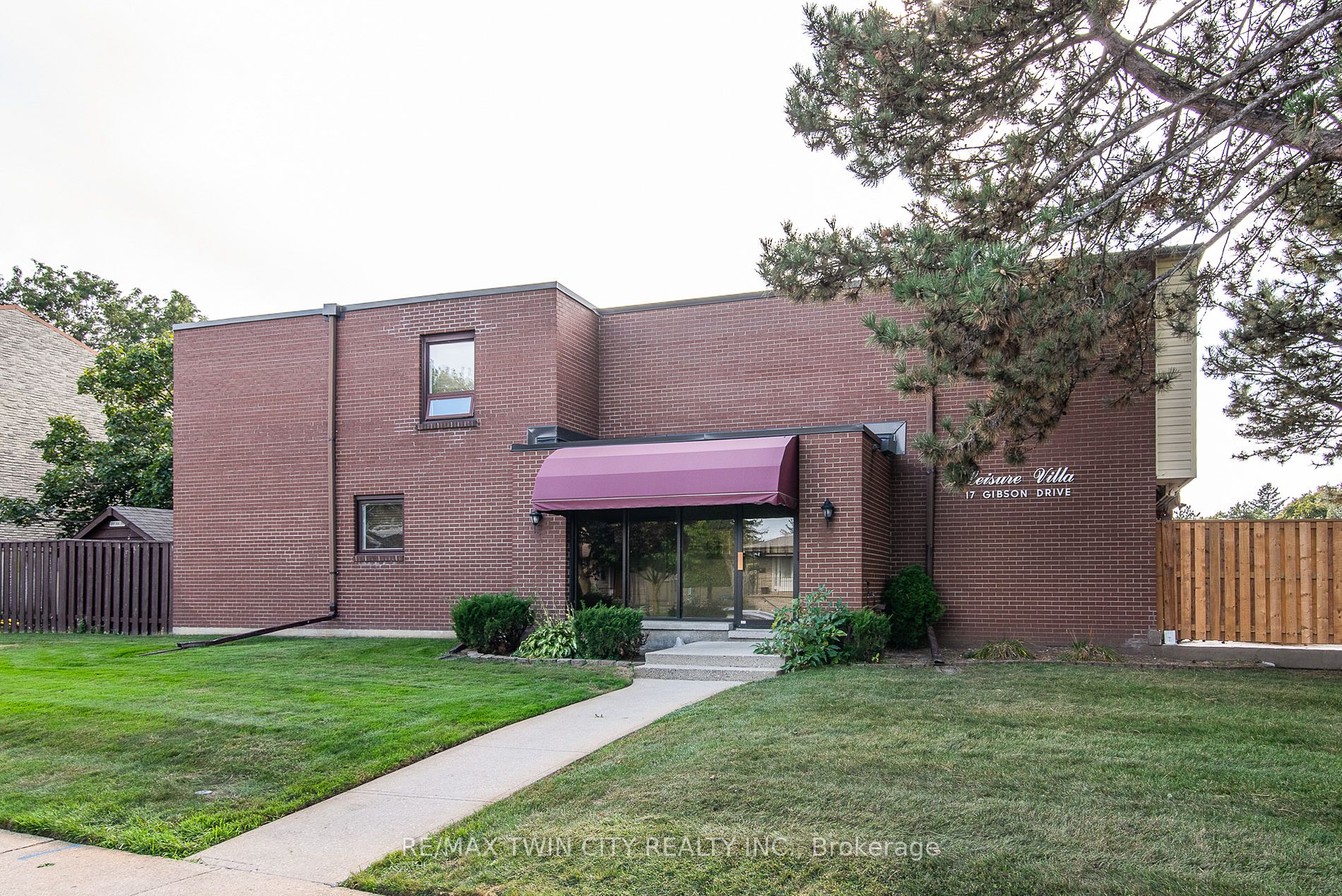 1 17 Gibson Dr, Kitchener For Sale 499,900 Condos.ca