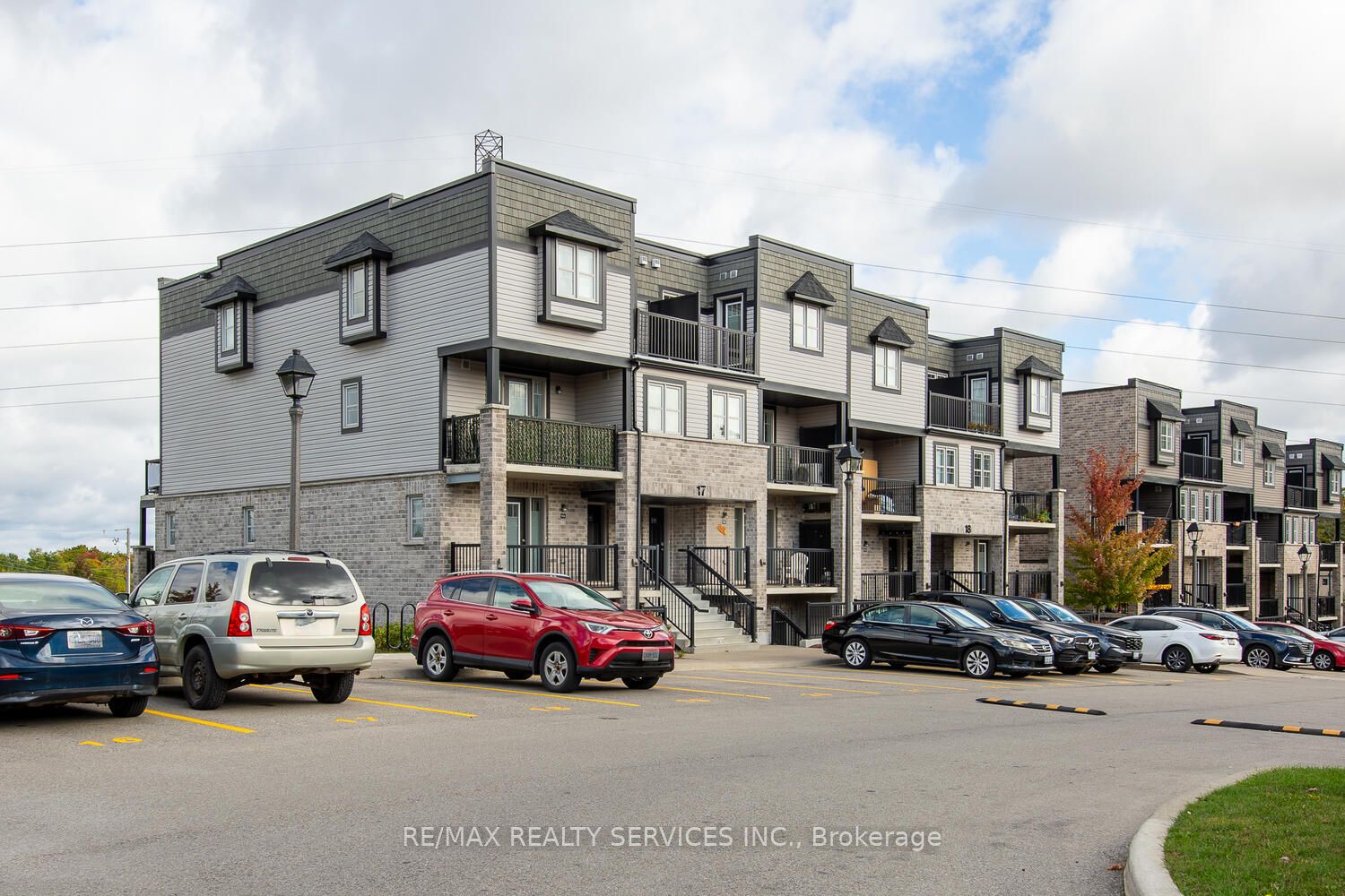 17E 1989 Ottawa St S, Kitchener For Sale 539,900 Condos.ca