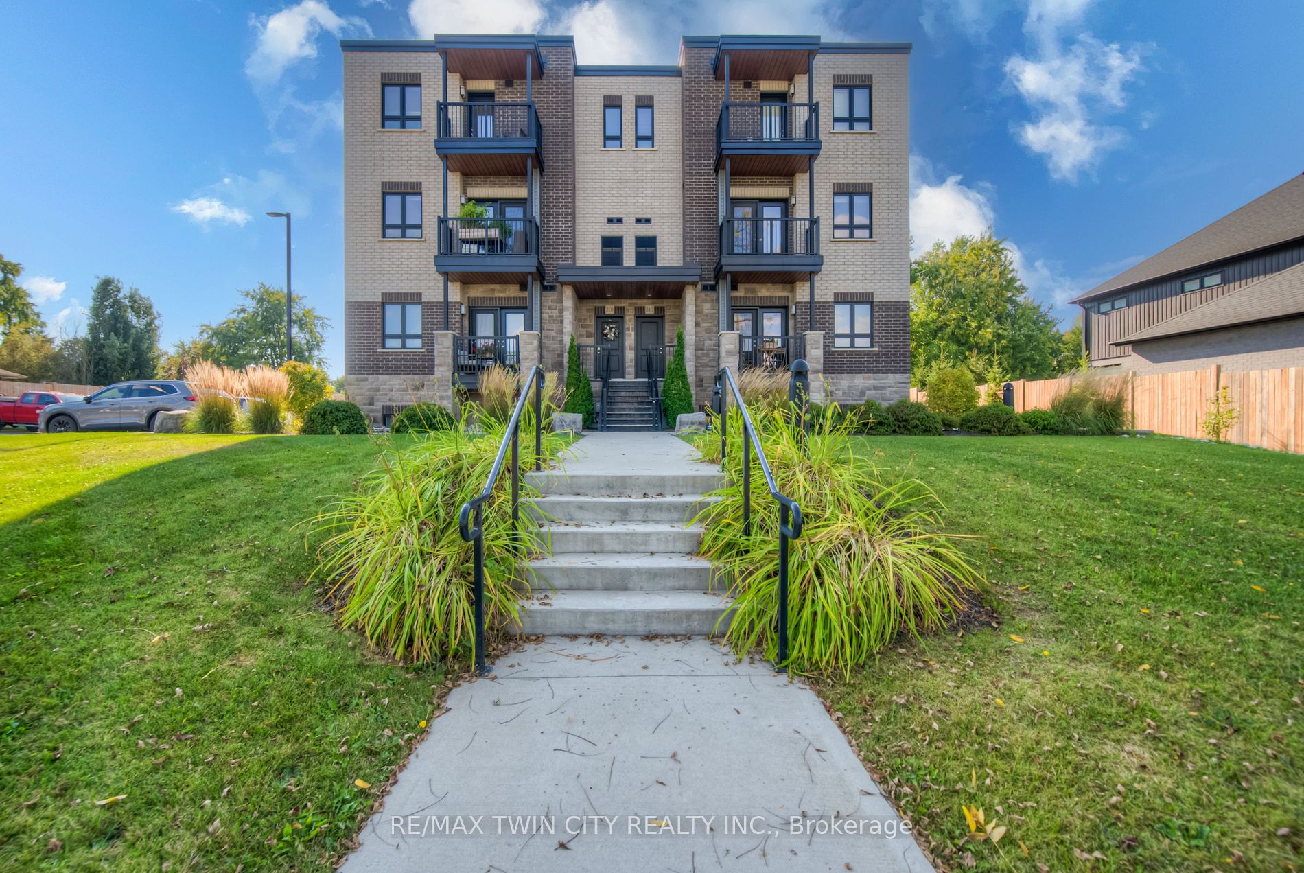6 408 Guelph Ave, Cambridge For Sale 499,999 Condos.ca