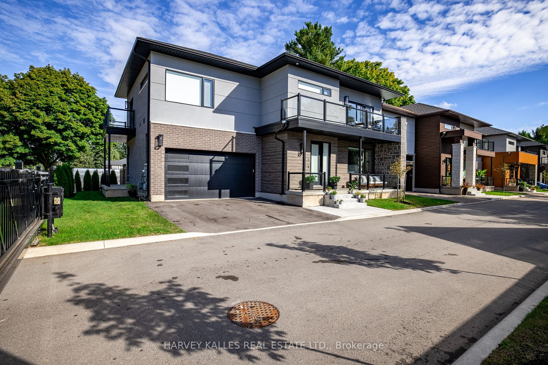 1 121 Fiddlers Green Rd, Ancaster For Sale 1,699,900 Condos.ca
