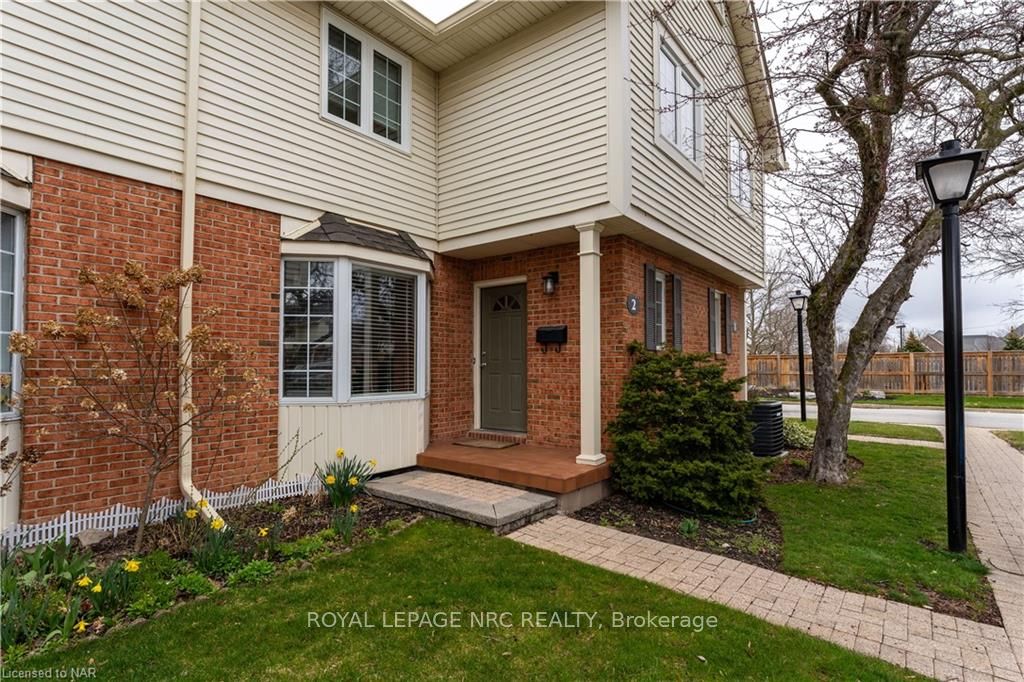 2 275 PELHAM Rd, St. Catharines For Sale 499,000 Condos.ca