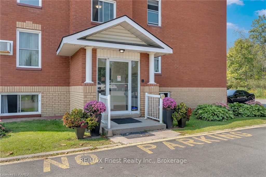 403 540 TALBOT Pl, Gananoque For Sale 242,900 Condos.ca