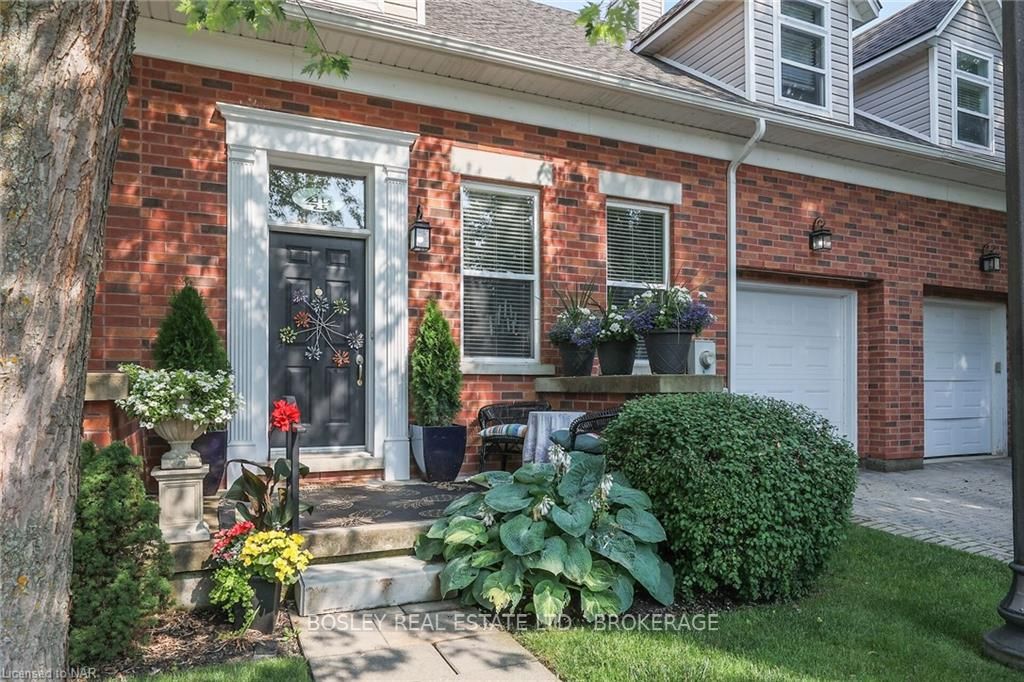 TH 4 481 VICTORIA St, NiagaraontheLake For Sale 998,000