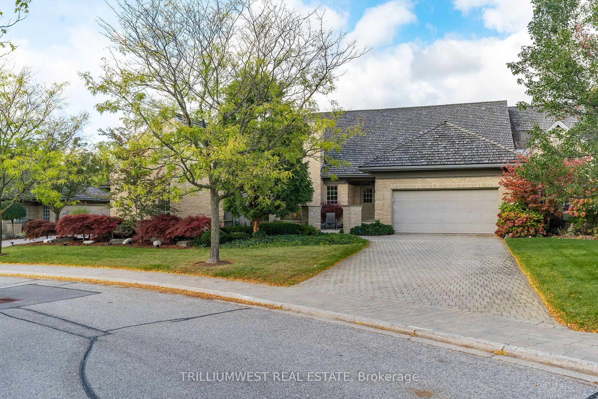 Deer Ridge Point 9 - 260 Deer Ridge Dr, Kitchener | For Sale @ $1,750,000 | Condos.ca