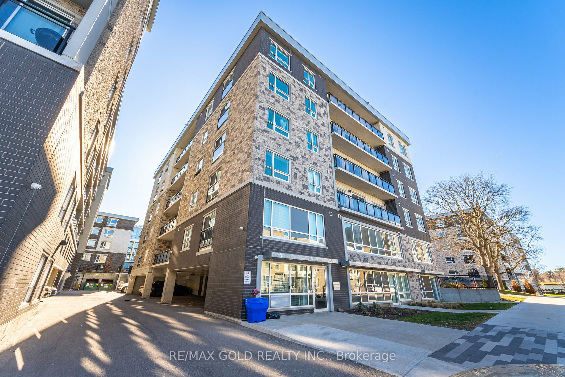 H101 275 Larch St, Waterloo For Sale 399,000 Condos.ca