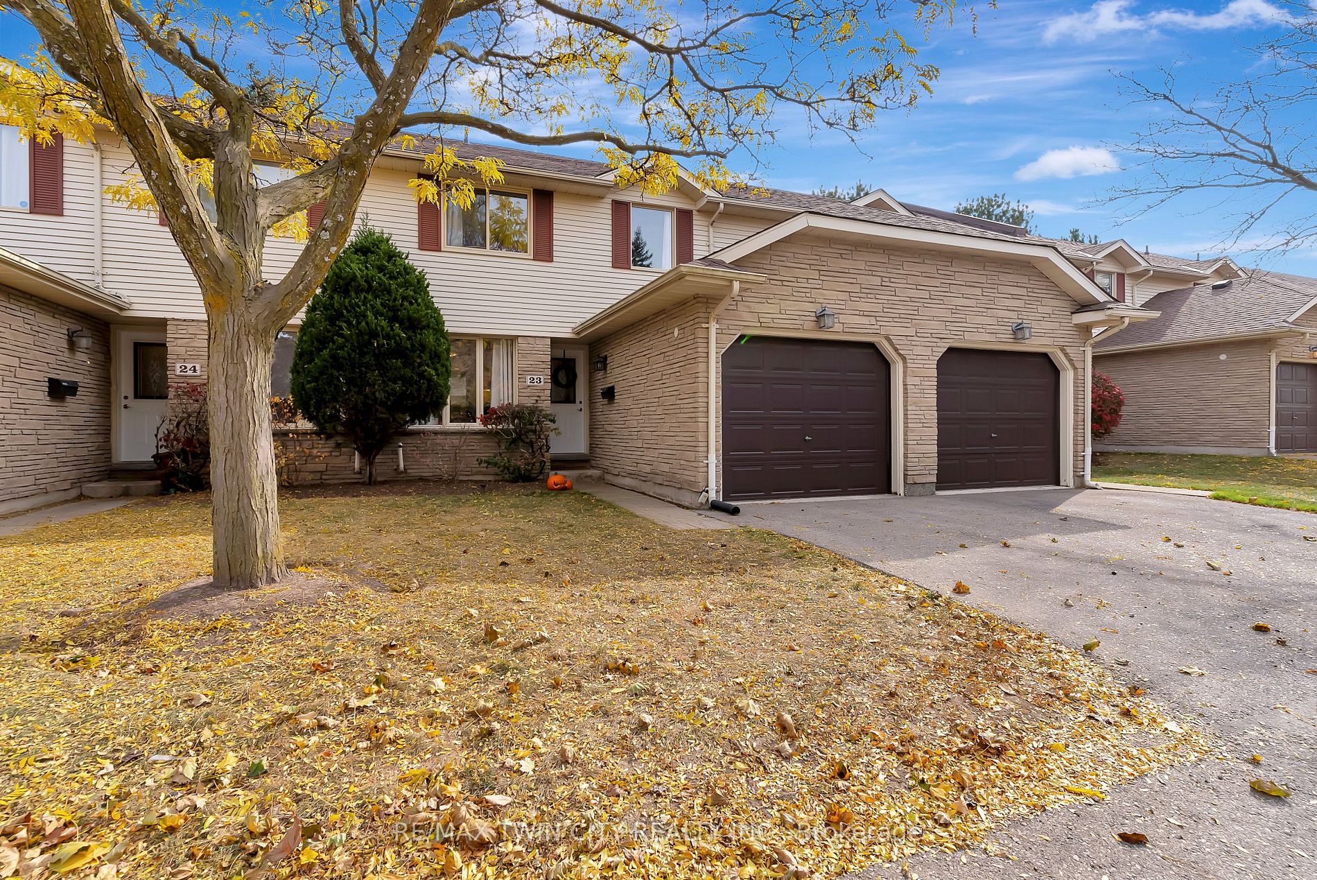 23 476 Kingscourt Dr, Waterloo For Sale 499,900 Condos.ca