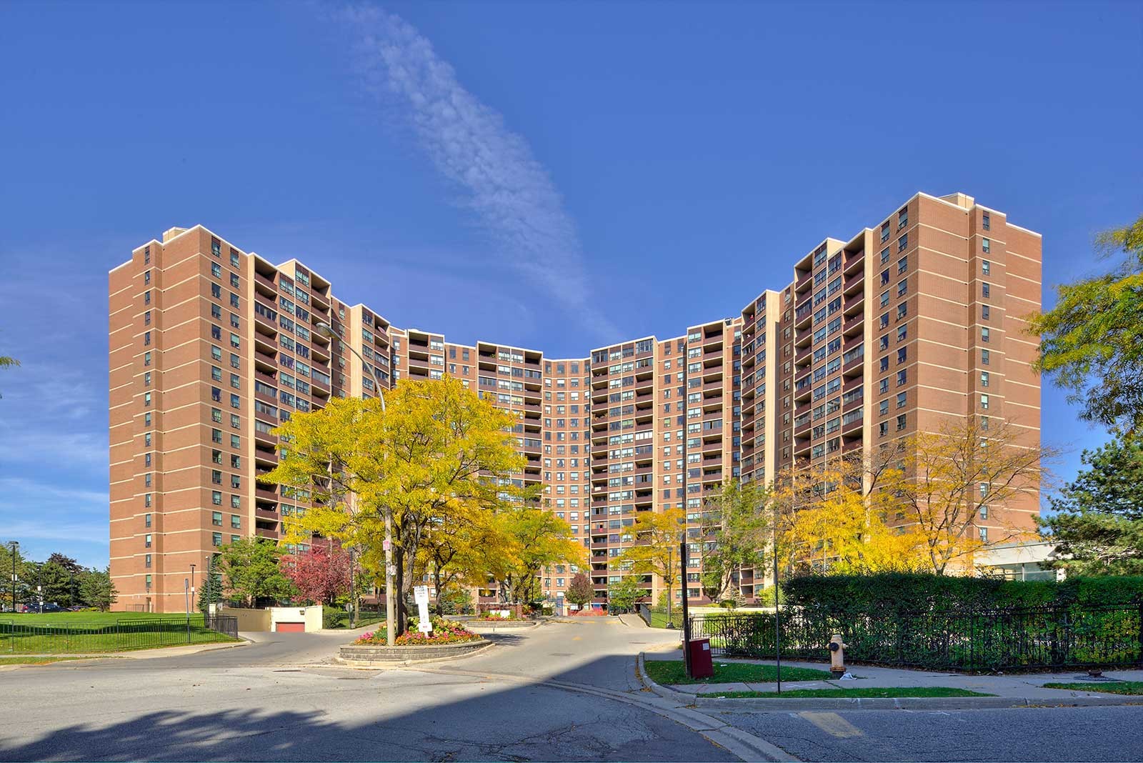 Condos For Sale in Eringate Centennial West Deane Condos.ca